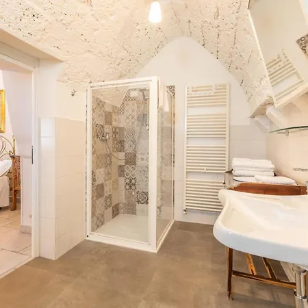 Villa Courtyard With Pool