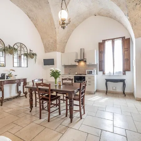 Courtyard With Pool * Racale