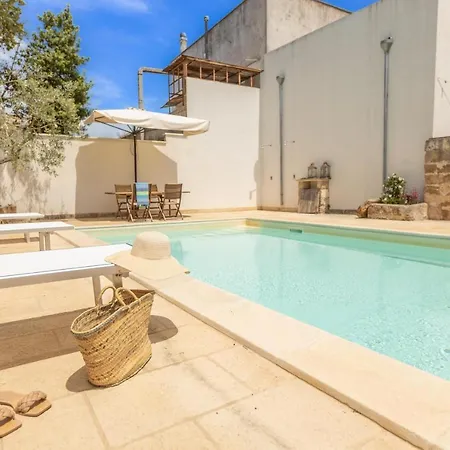 Вилла Courtyard With Pool Ракале