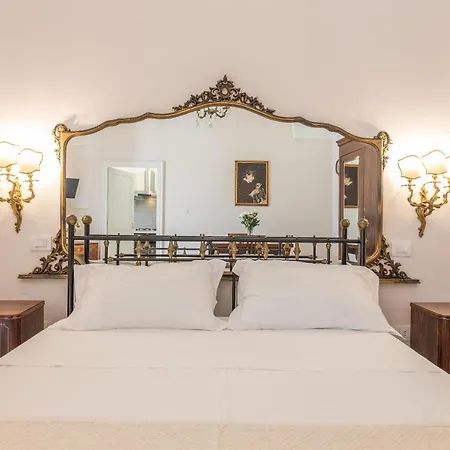 Courtyard With Pool Ракале