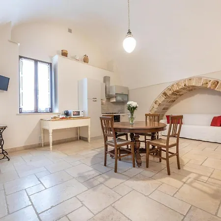 빌라 Courtyard With Pool