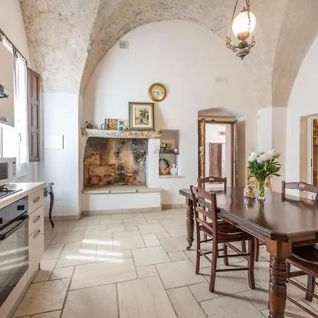 Courtyard With Pool Вилла *