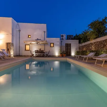 Courtyard With Pool Ракале