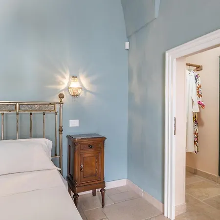 Courtyard With Pool 빌라