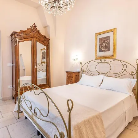 Courtyard With Pool * 리케일