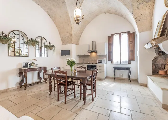 Courtyard With Pool * Racale