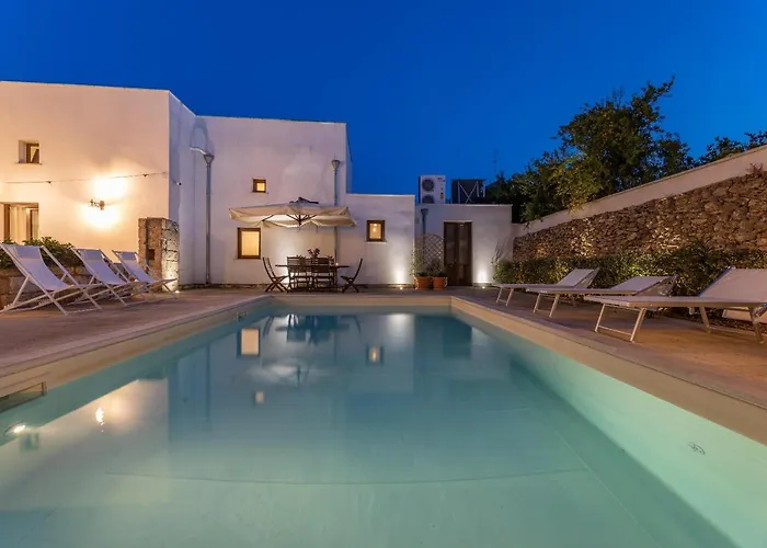 Courtyard With Pool Racale